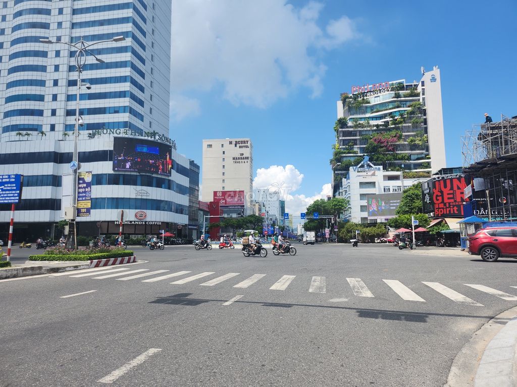 NHÀ KHU TTTP ĐÀ NẴNG- HOÀNG DIỆU - Ô TÔ CHẠY VI VU THÔNG NGUYỄN HOÀNG