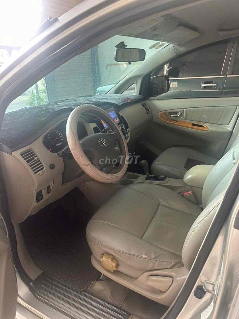 Toyota Innova Bạc Số tự động. Mua bán Ô tô tại Thành phố Thuận An Bình Dương được đăng bởi Tuan Minh hình 4