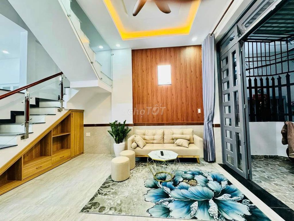 Bán gấp nhà đẹp,full nội thất,50m2 ngay CV Làng Hoa,GV:chỉ 3.79 tỷ