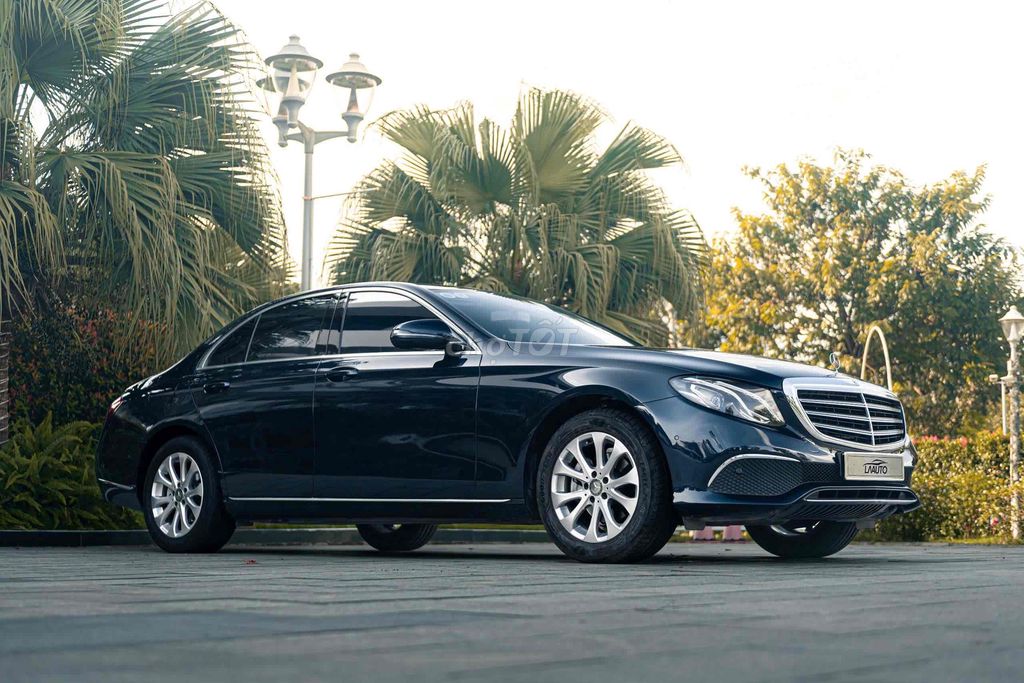 LONG ANH AUTO về Mercedes E200 model 2017. Mua bán Ô tô tại Quận 7 Tp Hồ Chí Minh được đăng bởi LongAnh AuTo  hình 3