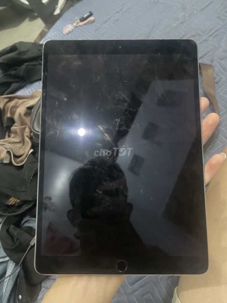 Máy tính bảng Apple iPad Pro 10,5in Bạc Hư màn. Mua bán Máy tính bảng tại Quận Gò Vấp Tp Hồ Chí Minh được đăng bởi Tuán hình 1