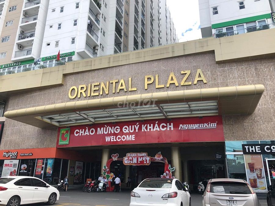 Bán căn hộ Oriental Plaza 2pn & 2wc - view ngoài