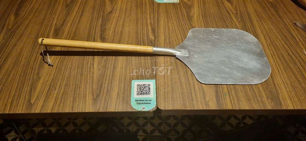 Xẻng làm bánh pizza Gỗ, Kim loại 12 inch. Mua bán Dụng cụ nhà bếp tại Quận 1 Tp Hồ Chí Minh được đăng bởi The Olive Steakhouse hình 1