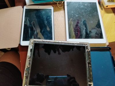 Thanh lý ipad mini3, air1 hỏng pin, ipad2 hỏng màn. Mua bán Máy tính bảng tại Quận Cầu Giấy Hà Nội được đăng bởi Dũng