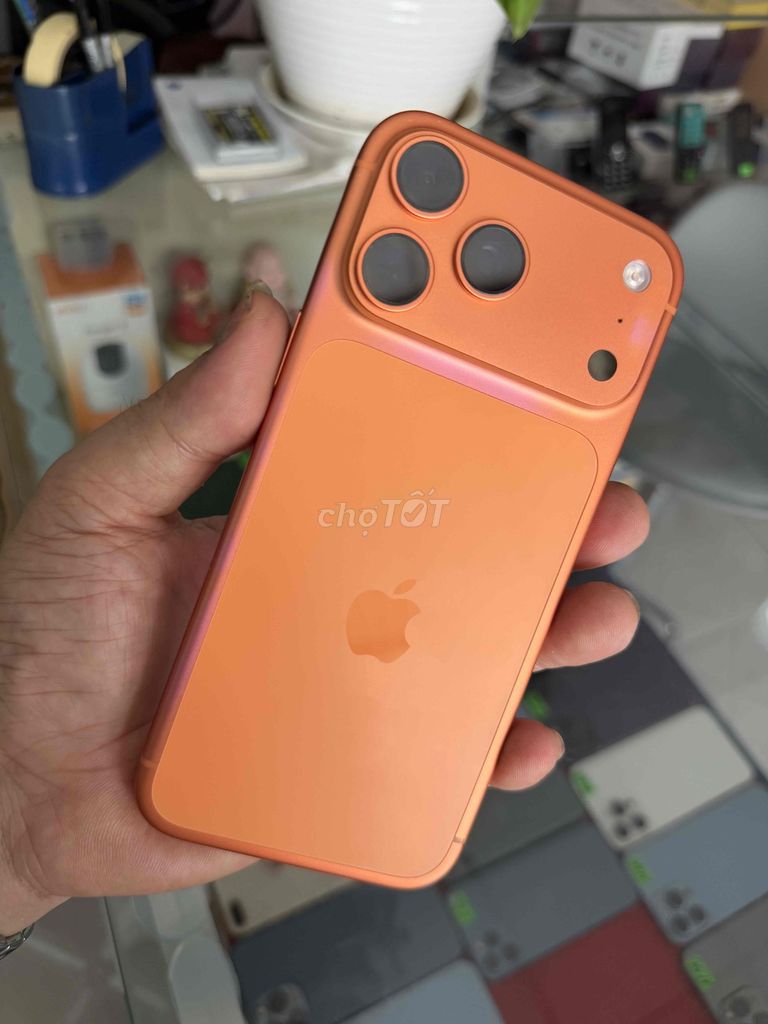iPhone 17 Pro Max 256GB Cam Vũ trụ VN BH 11/2026. Mua bán Điện thoại tại Thành phố Mỹ Tho Tiền Giang được đăng bởi Sanh Phone hình 1