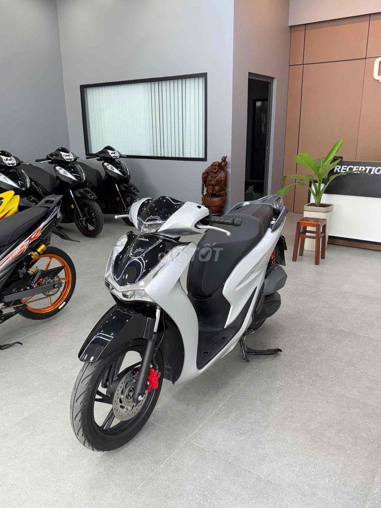 SH160 Abs 2024 Bạc Porsche siêu lướt Hỗ trợ góp. Mua bán Xe máy tại Quận Cái Răng Cần Thơ được đăng bởi Cửa Hàng Xe Máy Quang Sang hình 2