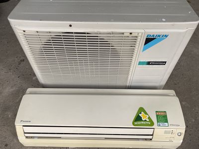 Thanh Lý Điều Hoà Daikin Inverter 9000btu 2C. Mua bán Máy lạnh, điều hoà tại Quận Nam Từ Liêm Hà Nội được đăng bởi LỢI