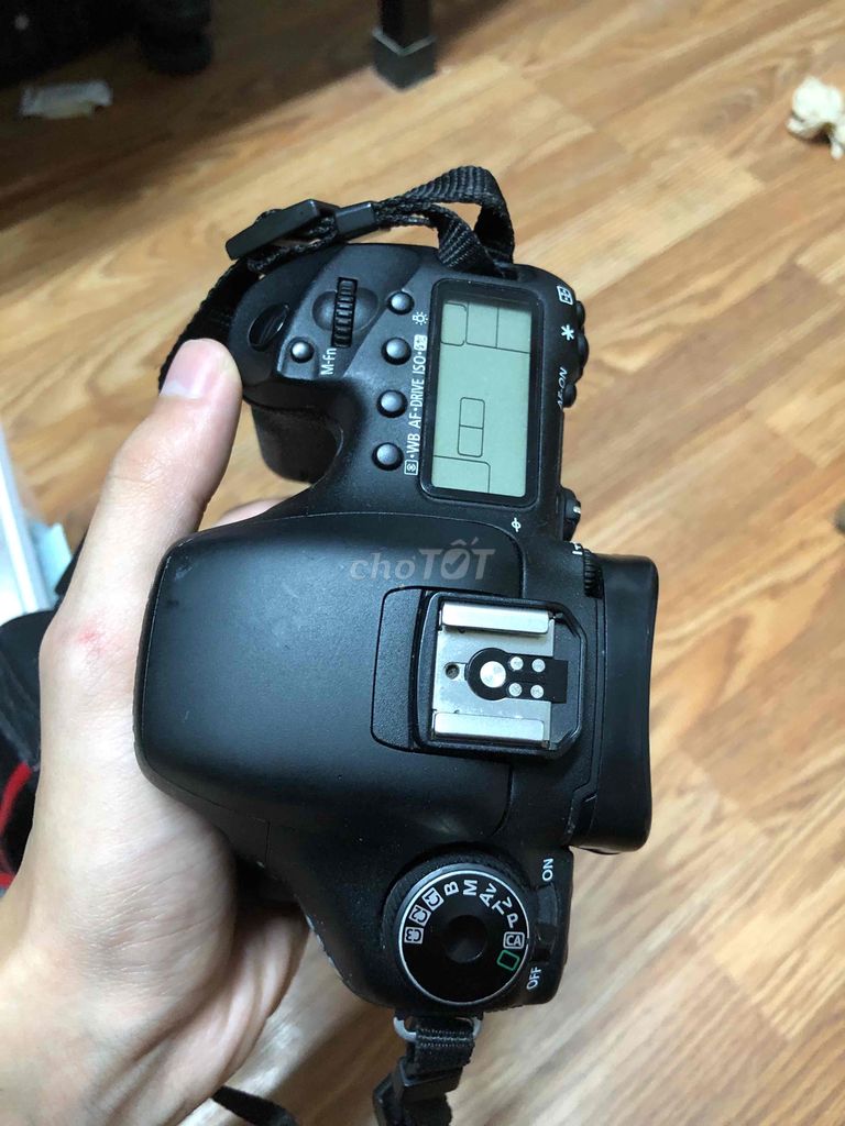 Bán Canon 7D kèm lens 75-300 is chưa đến 15k shot