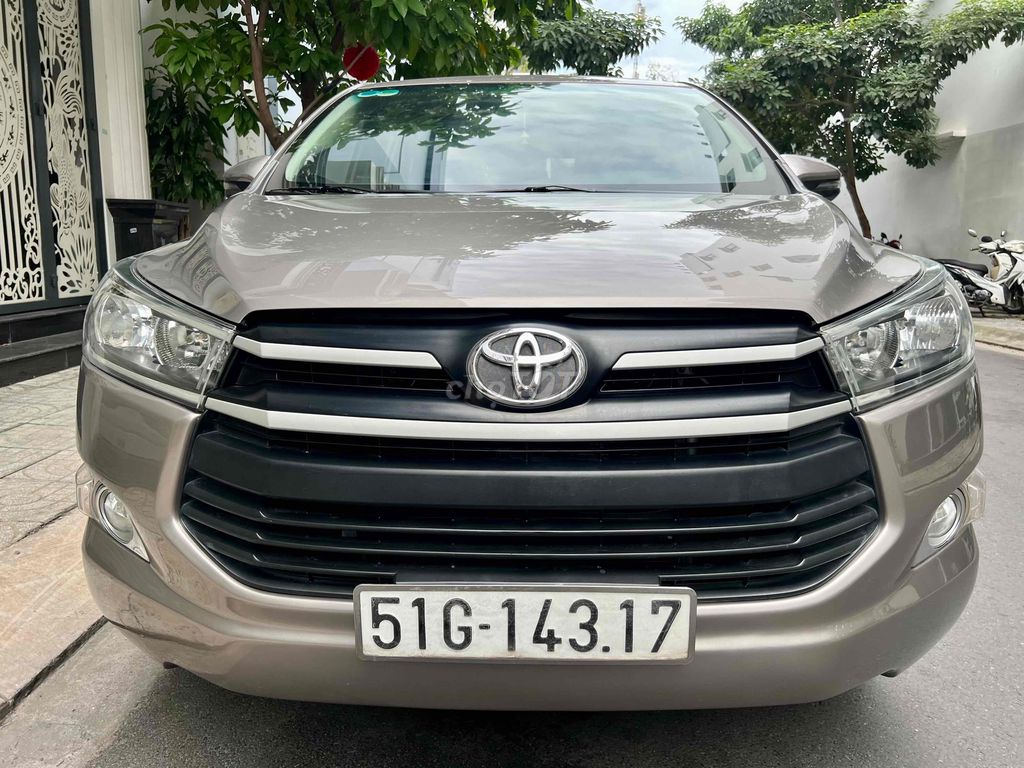 Toyota Innova 2018 2.0E - số sàn màu Nâu vàng