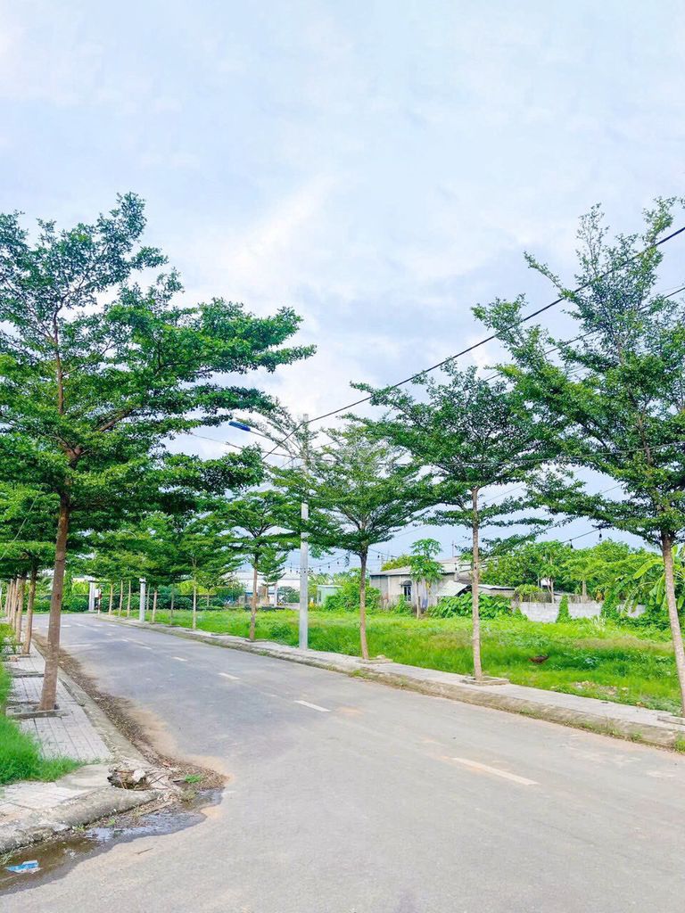 Đất thổ cư sổ sẵn gần sân bay Long Thành. Giá 600 triệu/100m2.