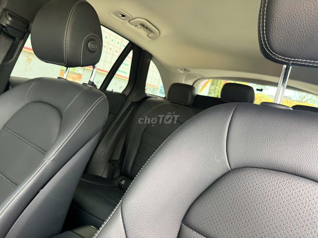 Mercedes-Benz GLC 200 2022 Đen 20000 km. Mua bán Ô tô tại Quận Hải Châu Đà Nẵng được đăng bởi Võ Thị Thanh Hoa hình 2