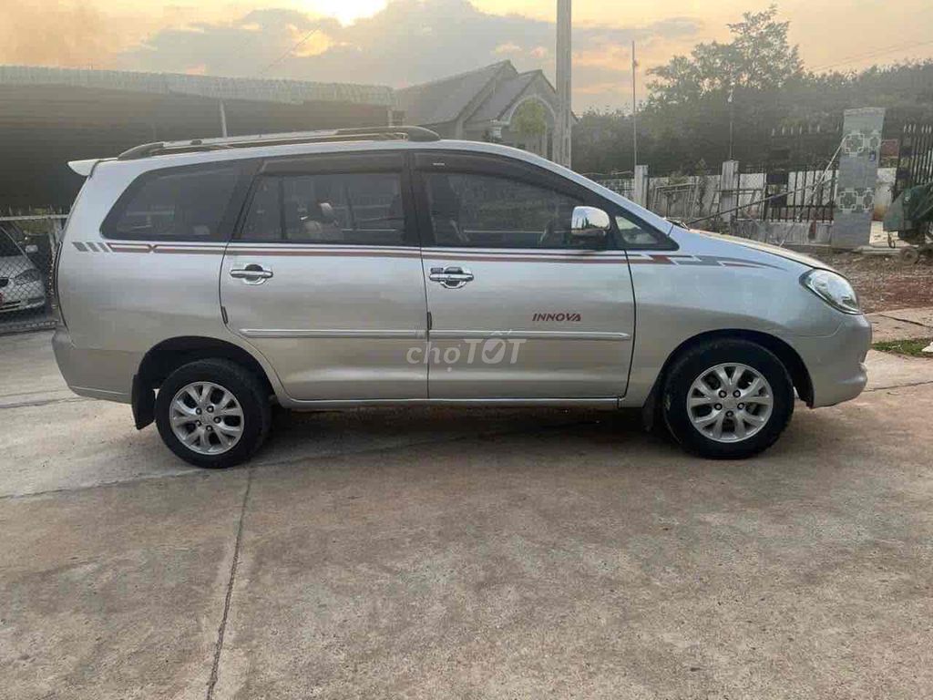 Toyota Innova 2007 J