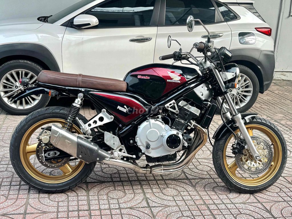 Honda CB400 черный, красный, 4 цилиндра