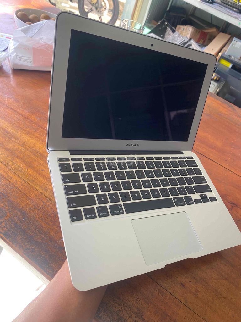 Apple Macbook Air 2011 i5 2GB/256GB Bạc. Mua bán Laptop tại Thành phố Rạch Giá Kiên Giang được đăng bởi TIN HỌC LE GIA hình 1