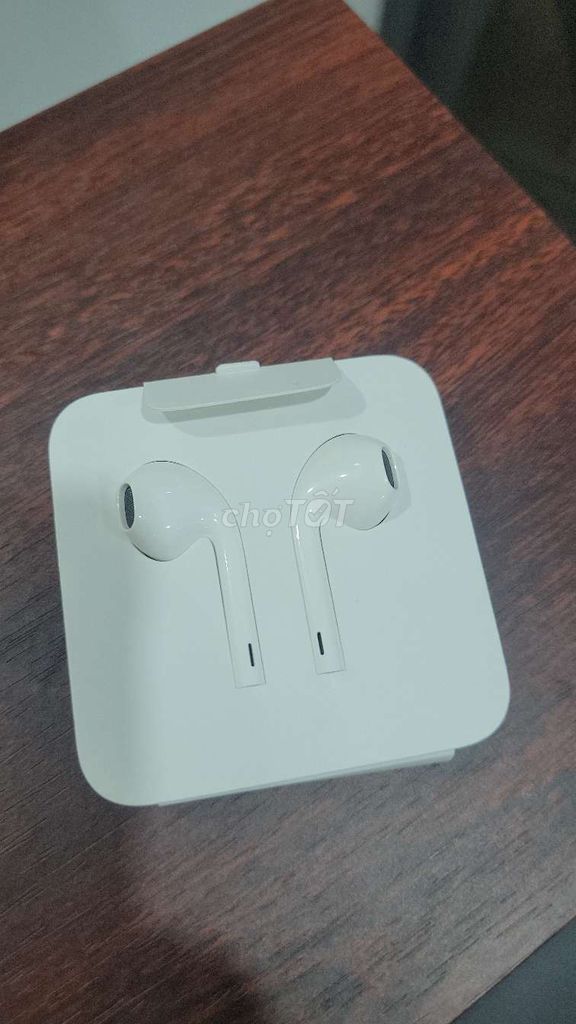 Tai nghe Apple EarPods Trắng Mới. Mua bán Tivi, Âm thanh tại Quận Bình Tân Tp Hồ Chí Minh được đăng bởi Nguyen Hoai Nam hình 1