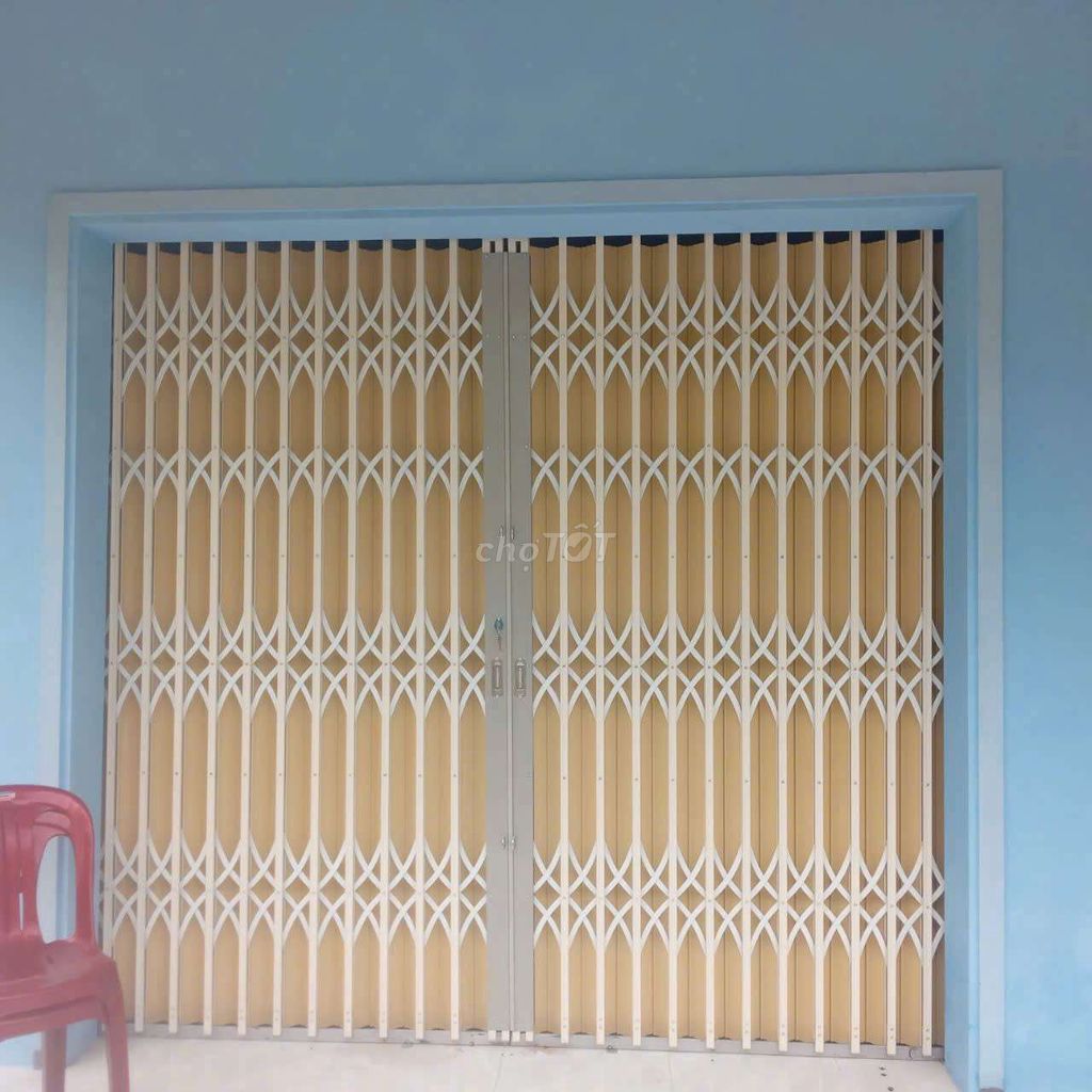 Cửa kéo kim loại màu vàng kem. Mua bán Nội thất, đồ gia dụng khác tại Huyện Củ Chi Tp Hồ Chí Minh được đăng bởi Duyên Lê  hình 1