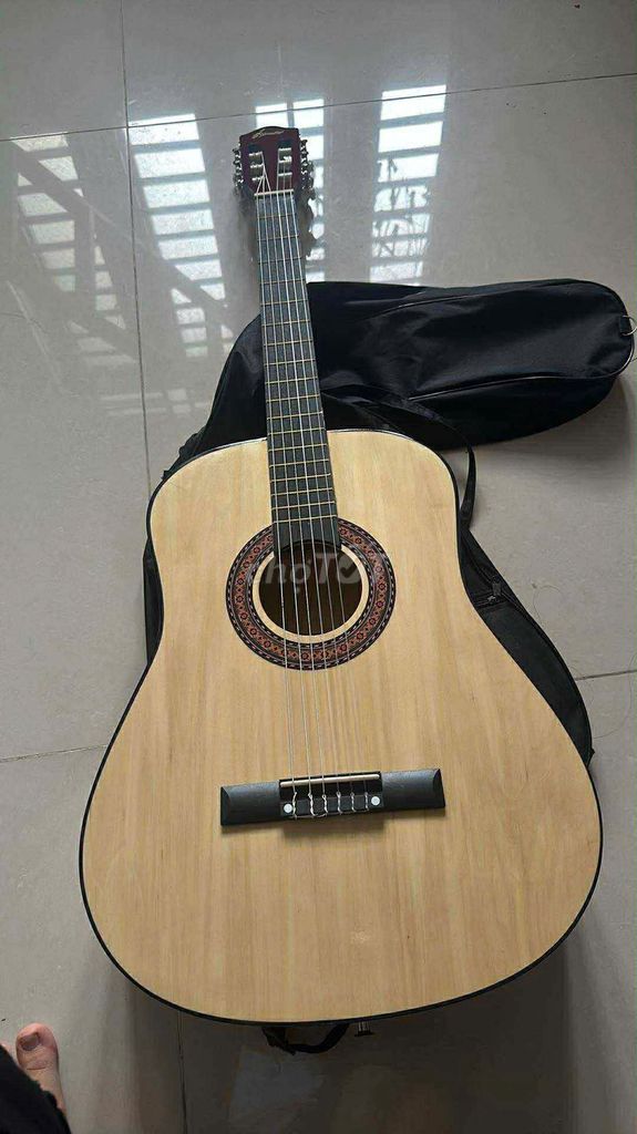 Cần bán Guitar Classic + Free Ship + Tặng phụ kiện