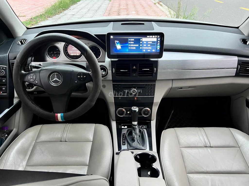 Mercedes GLK300 2010 Trắng 93000 km. Mua bán Ô tô tại Quận Gò Vấp Tp Hồ Chí Minh được đăng bởi Quang hình 10