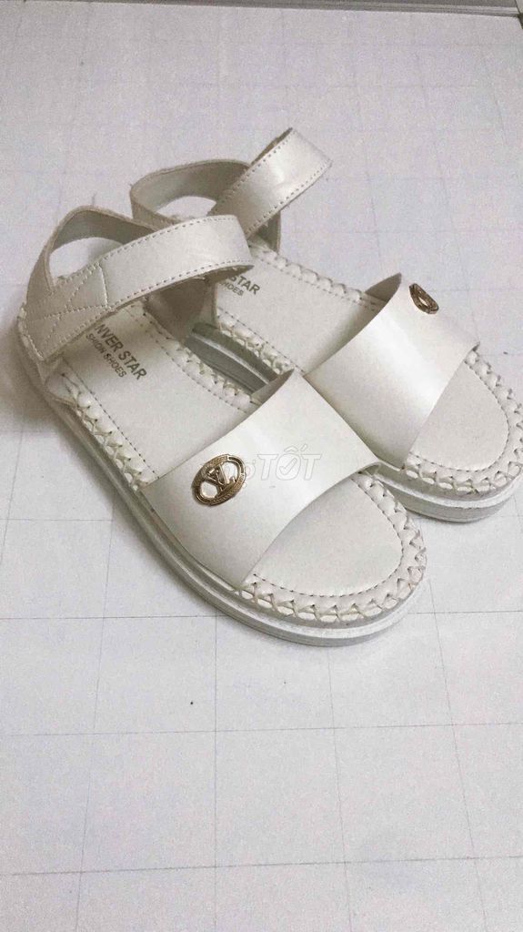 mình còn một đôi sandal size 39