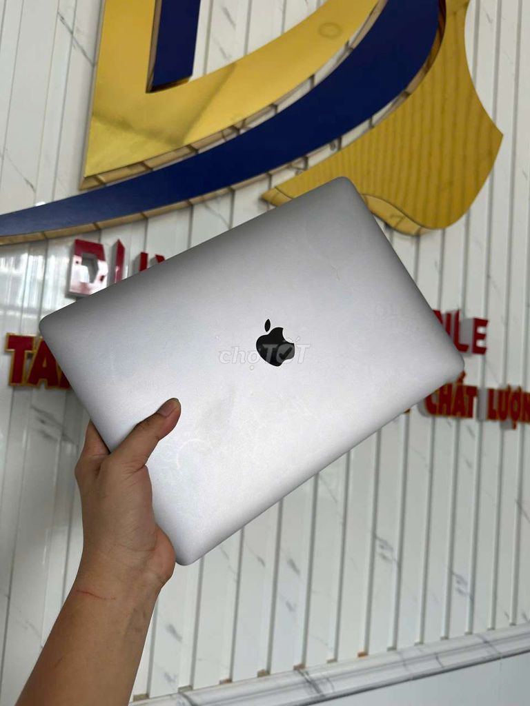 Macbook pro 2017,có bán trả góp