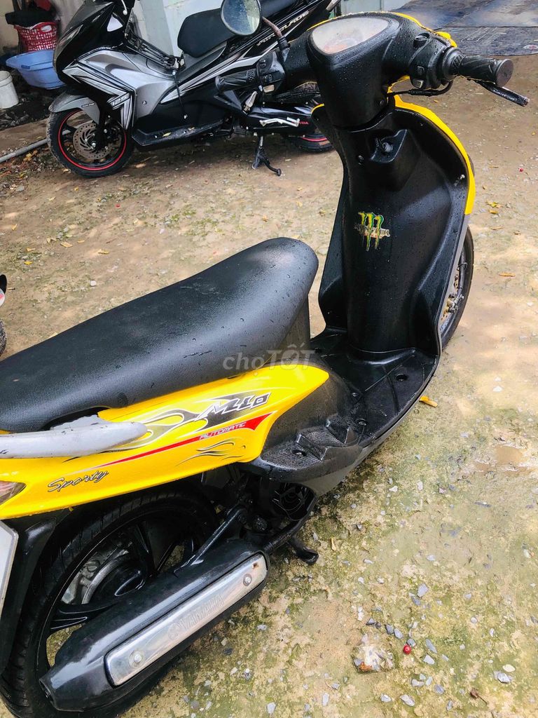 Золотой скутер Yamaha Mio