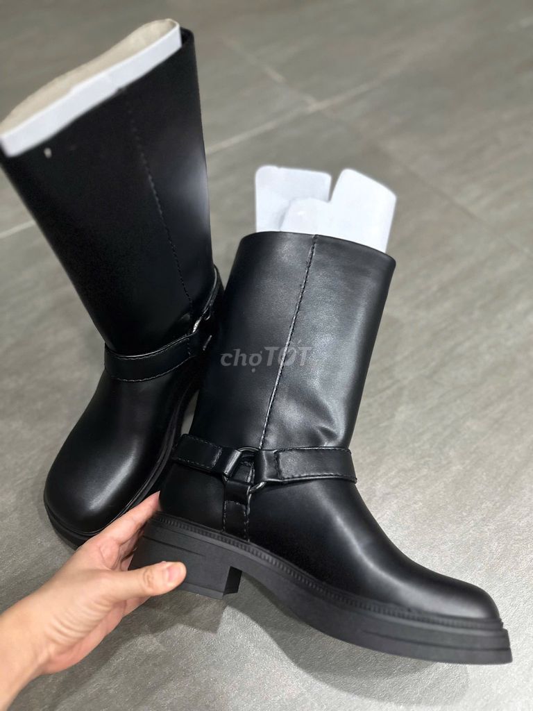 Giày boots ZARA Nữ Da Đen. Mua bán Giày dép tại Thành phố Thuận An Bình Dương được đăng bởi Hương Xuân hình 1