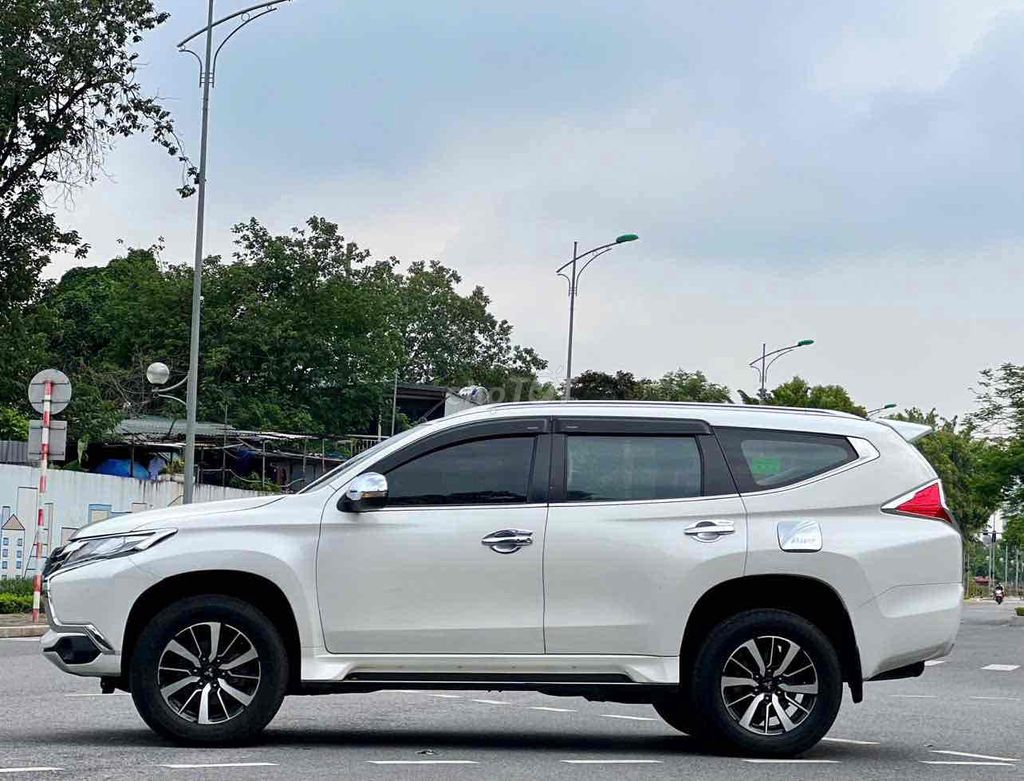 Mitsubishi Pajero Sport 2019 – SUV 7 chỗ máy dầu. Mua bán Ô tô tại Quận Cầu Giấy Hà Nội được đăng bởi Tuấn Hưng hình 7
