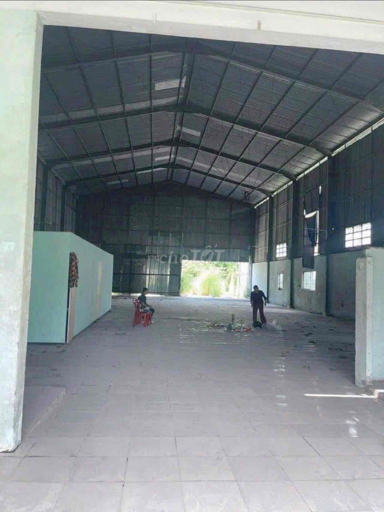 KHO XƯỞNG TÂY LÂN ( 700m2 )ĐƯỜG CONTAINER