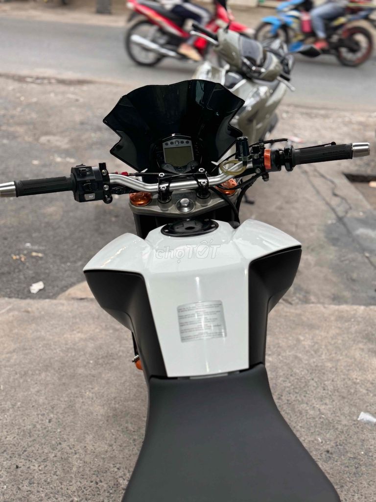 KTM Duke 200 Trắng Đen 21000 km. Mua bán Xe máy tại Quận Bình Tân Tp Hồ Chí Minh được đăng bởi Việt Motor Bình Tân hình 6