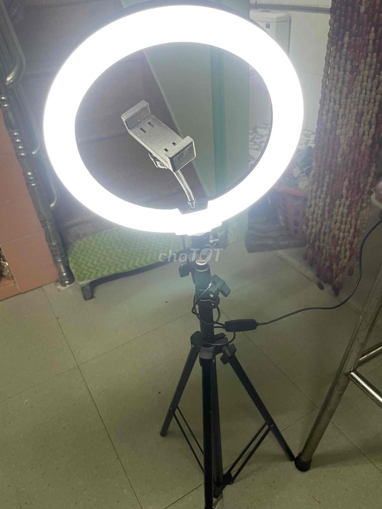 Pass đèn livestream đường kính 26cm, cao 2 mét. Mua bán Đèn tại Quận 11 Tp Hồ Chí Minh được đăng bởi Thành hình 1