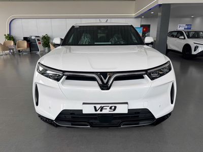 VF9-Eco-Màu Trắng, ưu đãi gần 400 triệu