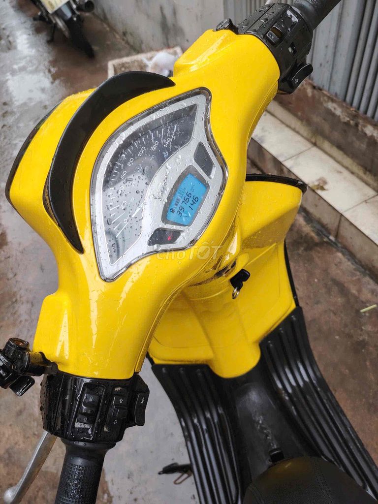 Piaggio Vespa Sprint автомат жёлтый