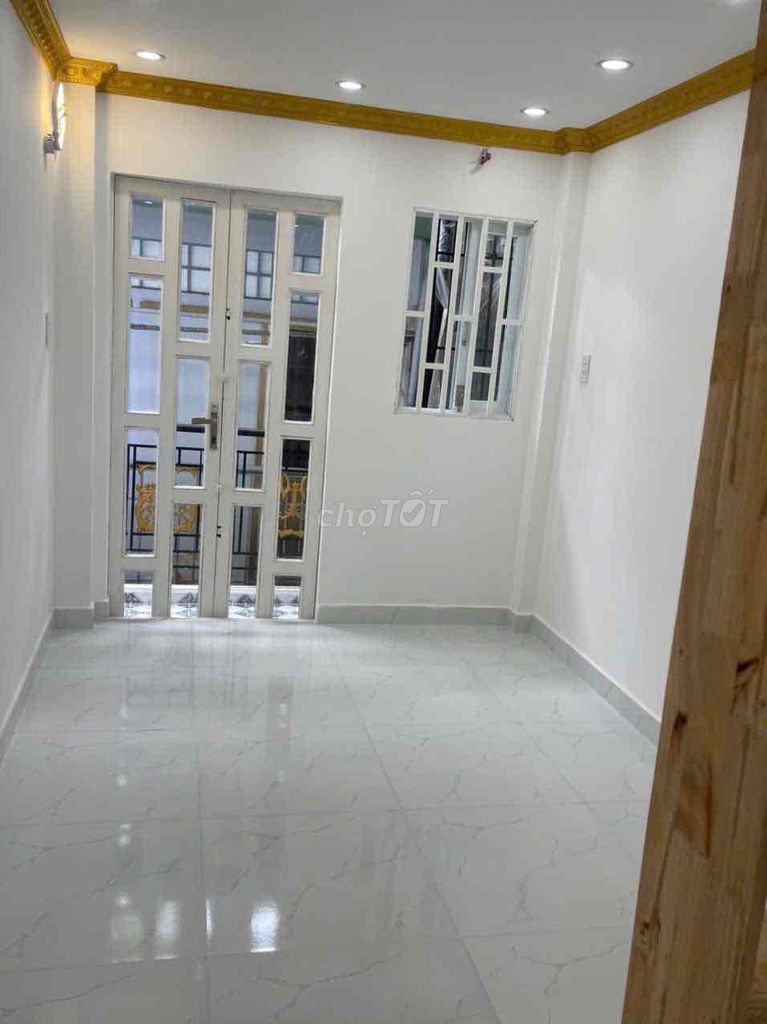 Nhà đẹp hẻm Hồ bán kiện(20m2 trệt 2 lầu st)