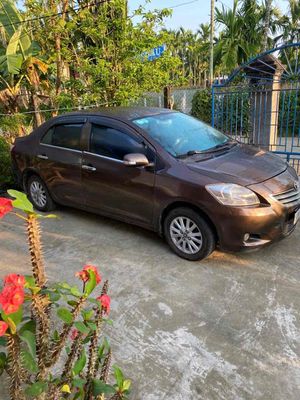 Toyota Vios 5 chỗ màu Nâu