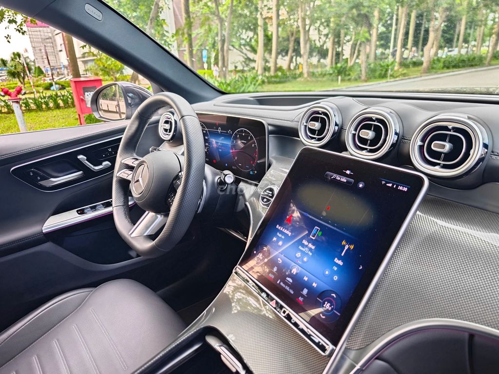 XE LƯỚT HÃNG-Mercedes Benz GLC 300 4Matic 7500 km. Mua bán Ô tô tại Quận 7 Tp Hồ Chí Minh được đăng bởi NGỌC ANH MERCEDES PMH hình 5