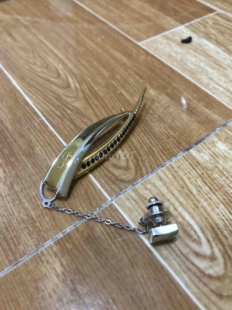 Ghim cài áo Pierre Cardin. Mua bán Phụ kiện thời trang khác tại Huyện Tân Phước Tiền Giang được đăng bởi Đồ Nhà Không Dùng hình 1