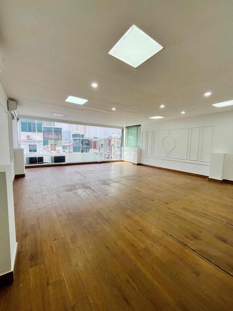 Còn 1 sàn VP trống Trần Thái Tông 90m2 cho thuê 16tr/tháng, thang máy