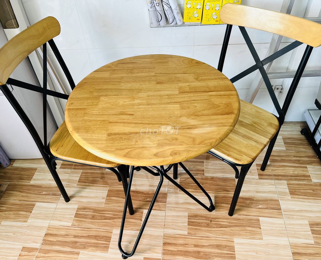 Bộ bàn ghế chân thép, mặt gỗ thông. Mua bán Bàn ghế tại Quận Ninh Kiều Cần Thơ được đăng bởi Công Quý hình 1