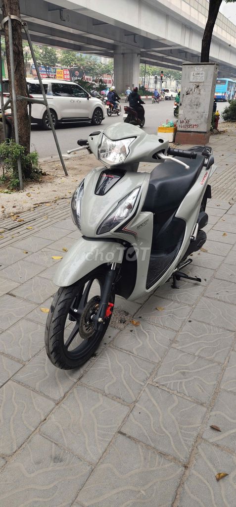 Honda Vision 2023 Xám. Mua bán Xe máy tại Quận Cầu Giấy Hà Nội được đăng bởi iMotorbike Hà Nội hình 1