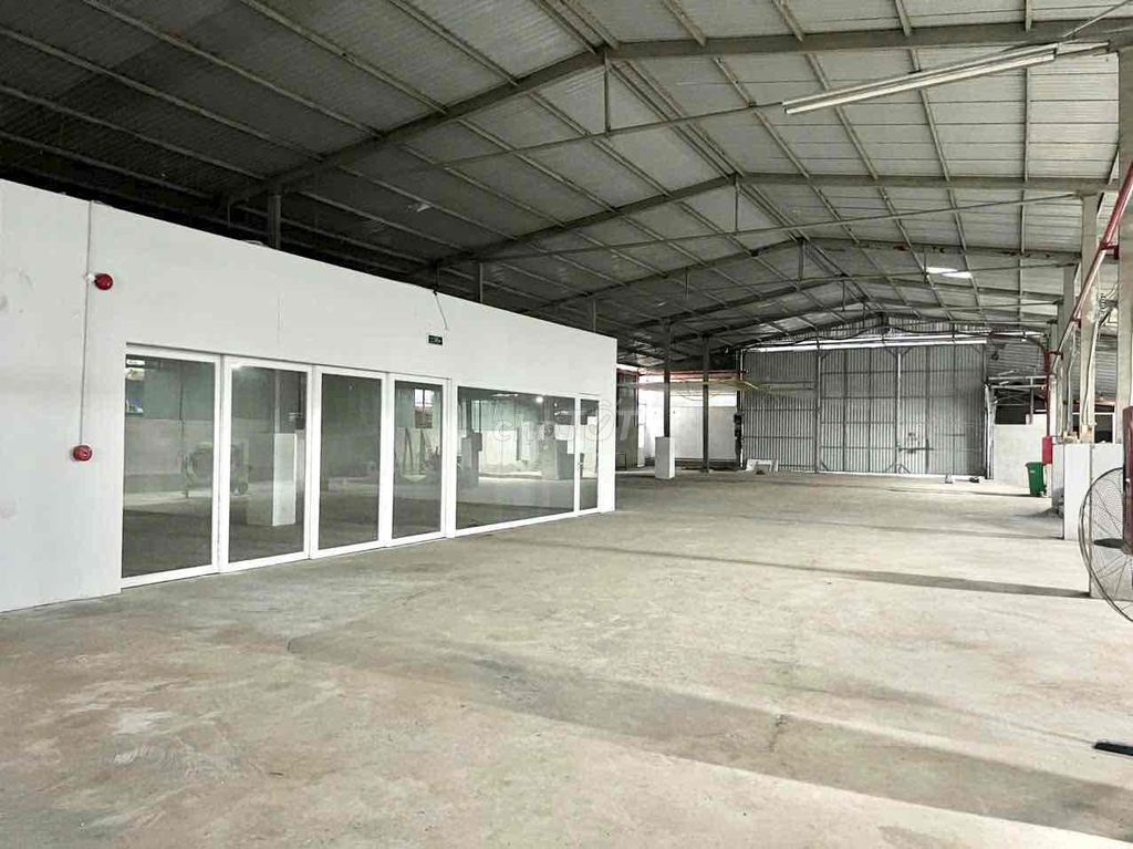 CHO THUÊ NHÀ XƯỞNG 3200m2 , CÓ VĂN PHÒNG , PCCC , ĐƯỜNG XE CONT