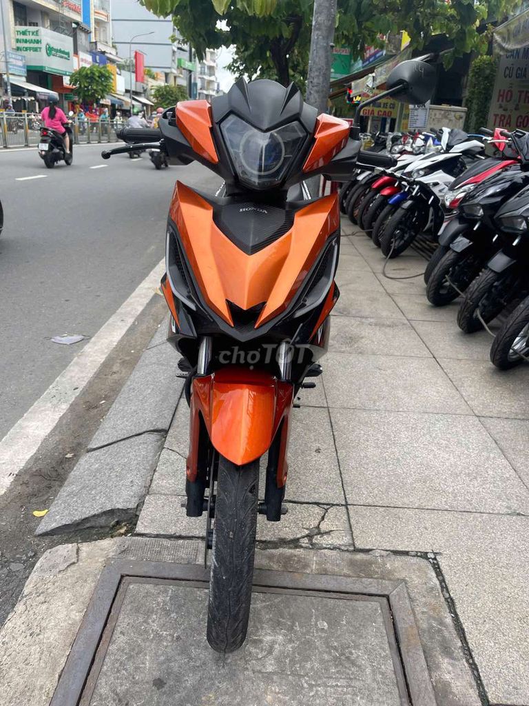 Honda Winner 2018 оранжево-черный