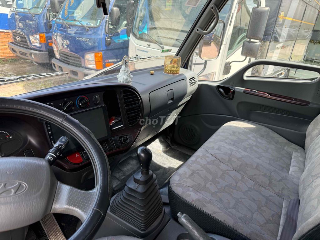 HYUNDAI 75S THÙNG KÍN MÁY OXY 2022. TẢI 3T5, THÙNG. Mua bán Xe tải, xe ben tại Thành phố Long Xuyên An Giang được đăng bởi Ô TÔ TRƯỜNG THANH hình 9