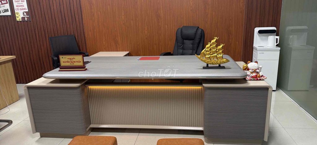 Bàn giám đốc Gỗ Xám Như mới. Mua bán Đồ dùng văn phòng tại Huyện Tiên Du Bắc Ninh được đăng bởi Dịch Thuật Amq Vina hình 1