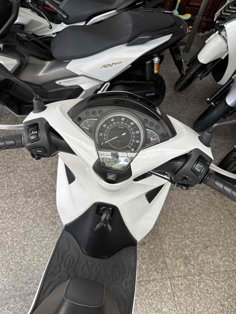 SH 150i 2017 Trắng Đen BSTP 28898 Chính Chủ. Mua bán Xe máy tại Quận Phú Nhuận Tp Hồ Chí Minh được đăng bởi Ngô Hà hình 5