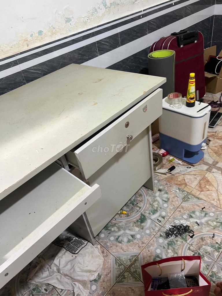 Bàn làm việc gỗ Trắng đơn giản. Mua bán Bàn ghế tại Thị Xã Buôn Hồ Đắk Lắk được đăng bởi Nhỏ hình 1
