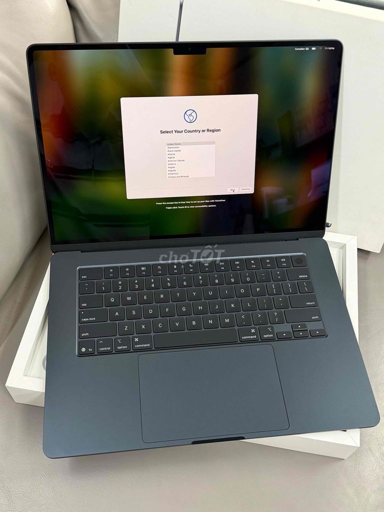 macbook Air M4 15in 16/256G Đen Fullbox new T6/27. Mua bán Laptop tại Quận 10 Tp Hồ Chí Minh được đăng bởi Táo Tốt Apple  hình 1