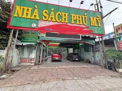 Nợ NH cần bán gấp nhà mặt tiền quốc lộ 51, cách siêu thị Go 500m