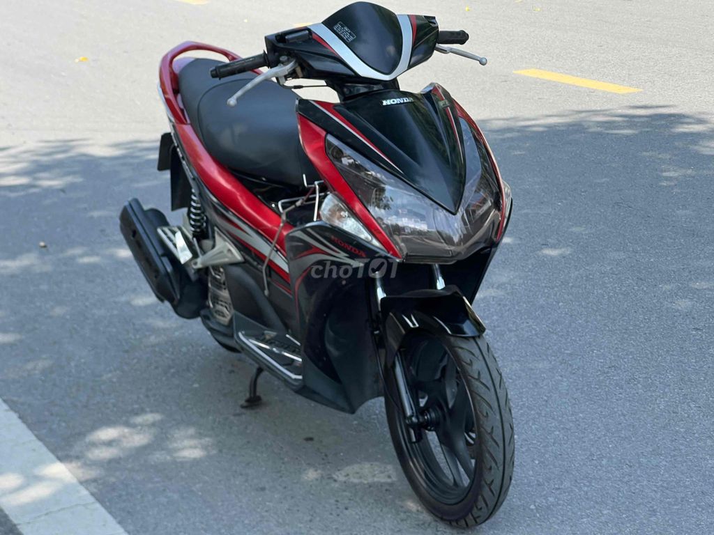Honda Air Blade спортивный красно-черный 2012