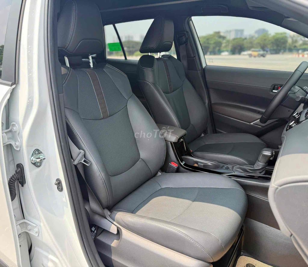 Toyota Corolla Cross HEV 2025 Белый Гибрид