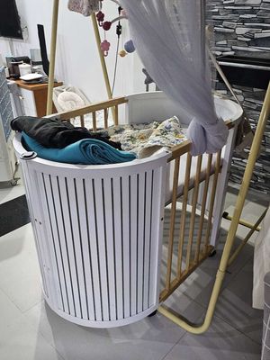 Cũi Oval cho bé. Mua bán Mẹ và bé tại Thành phố Hội An Quảng Nam được đăng bởi Quyen Becker